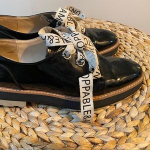 The brands Zara.
Good condition.